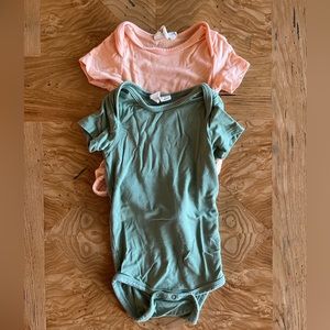 Kyte Baby 3-6m Body suit Bundle, Green and Light Coral.